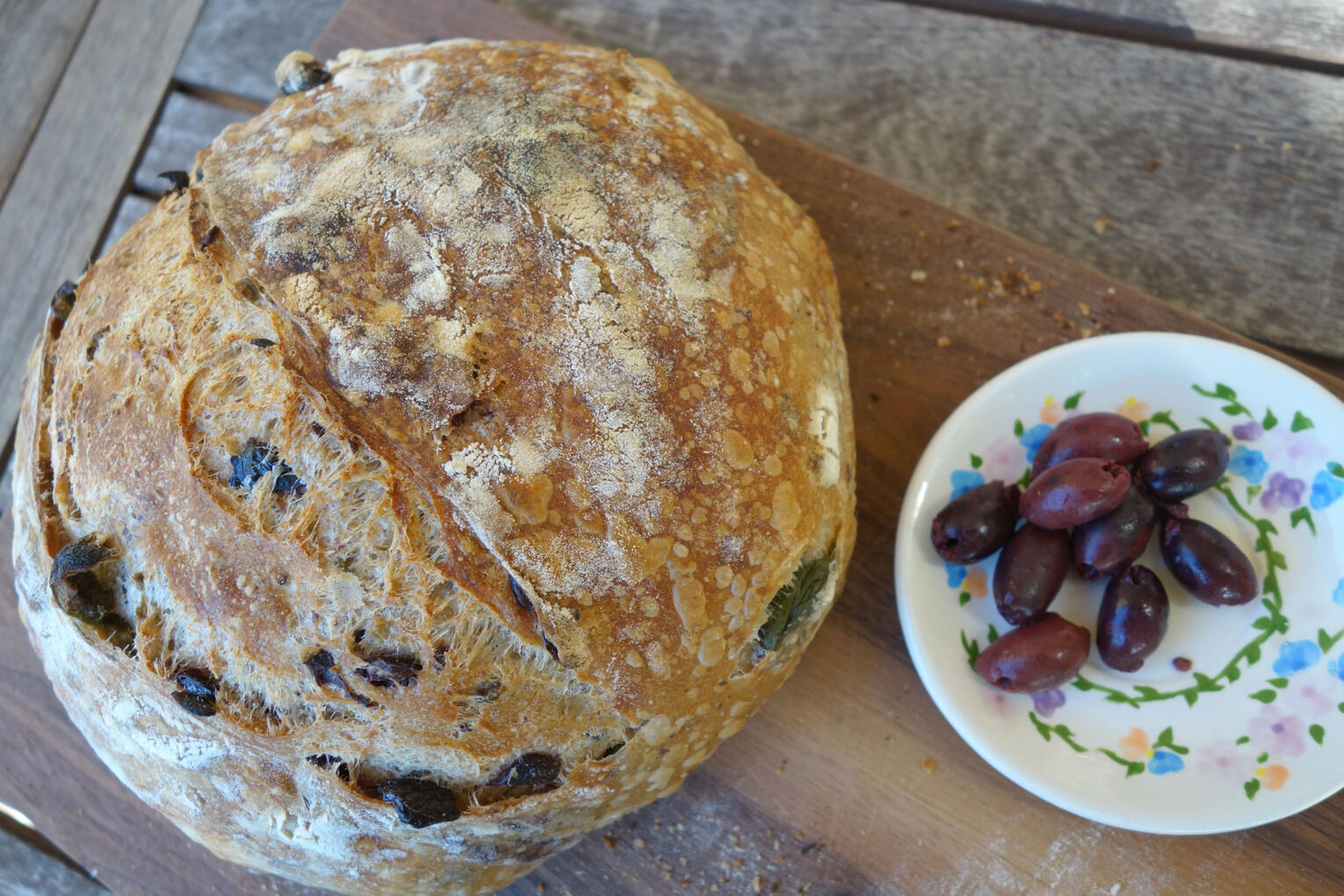Mixed Olive A blend of castelvestrano and coquillo olives with lemon zest and herbes de provance.